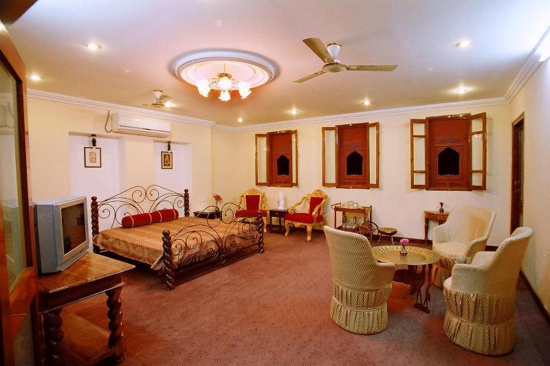 Oyo 9900 Hotel Pioneer Plaza Dźodhpur Zewnętrze zdjęcie