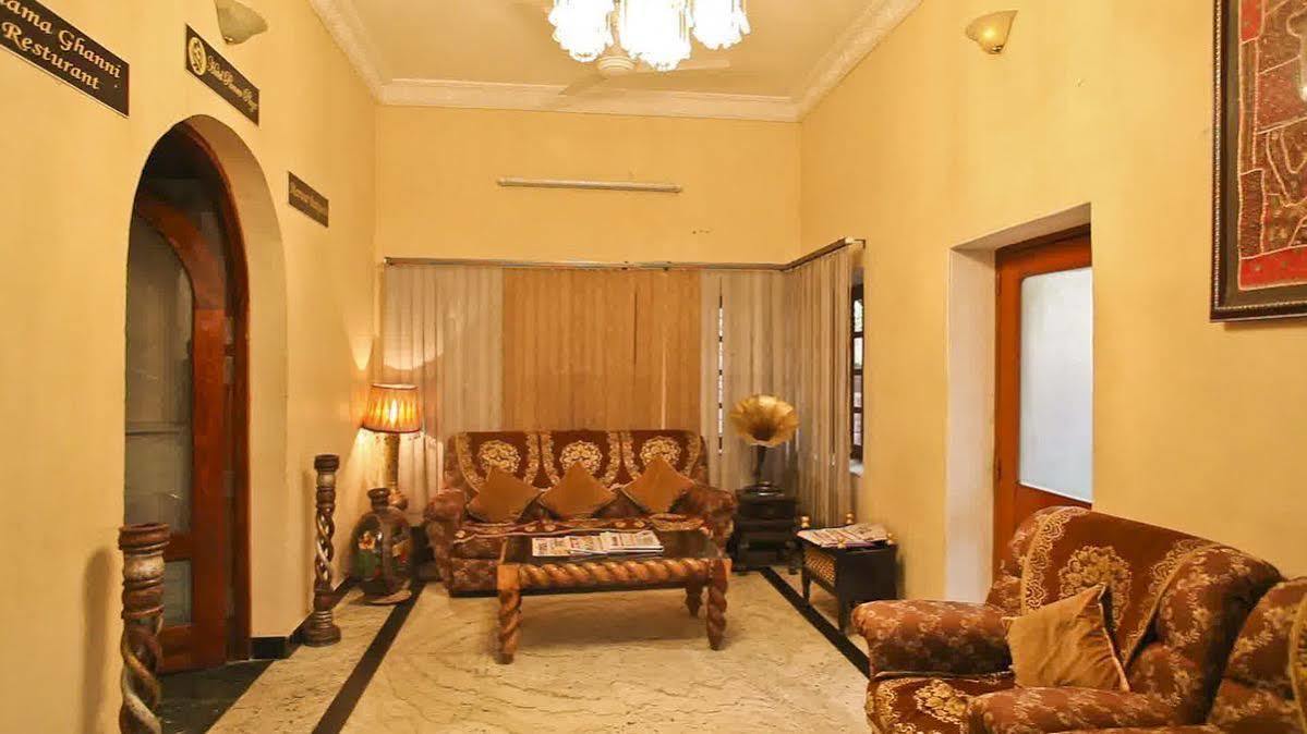Oyo 9900 Hotel Pioneer Plaza Dźodhpur Zewnętrze zdjęcie