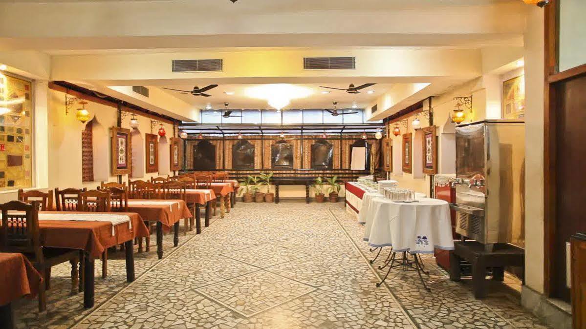 Oyo 9900 Hotel Pioneer Plaza Dźodhpur Zewnętrze zdjęcie