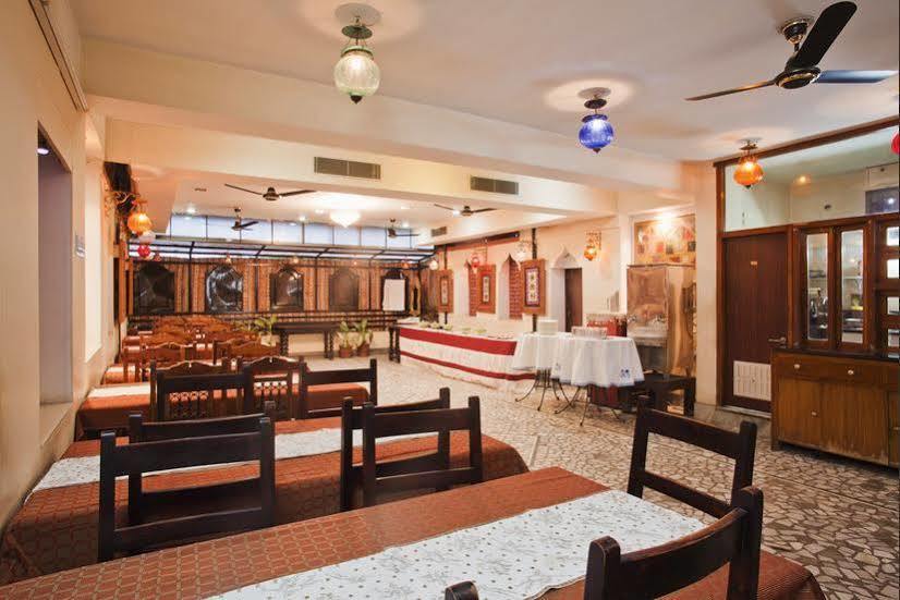 Oyo 9900 Hotel Pioneer Plaza Dźodhpur Zewnętrze zdjęcie