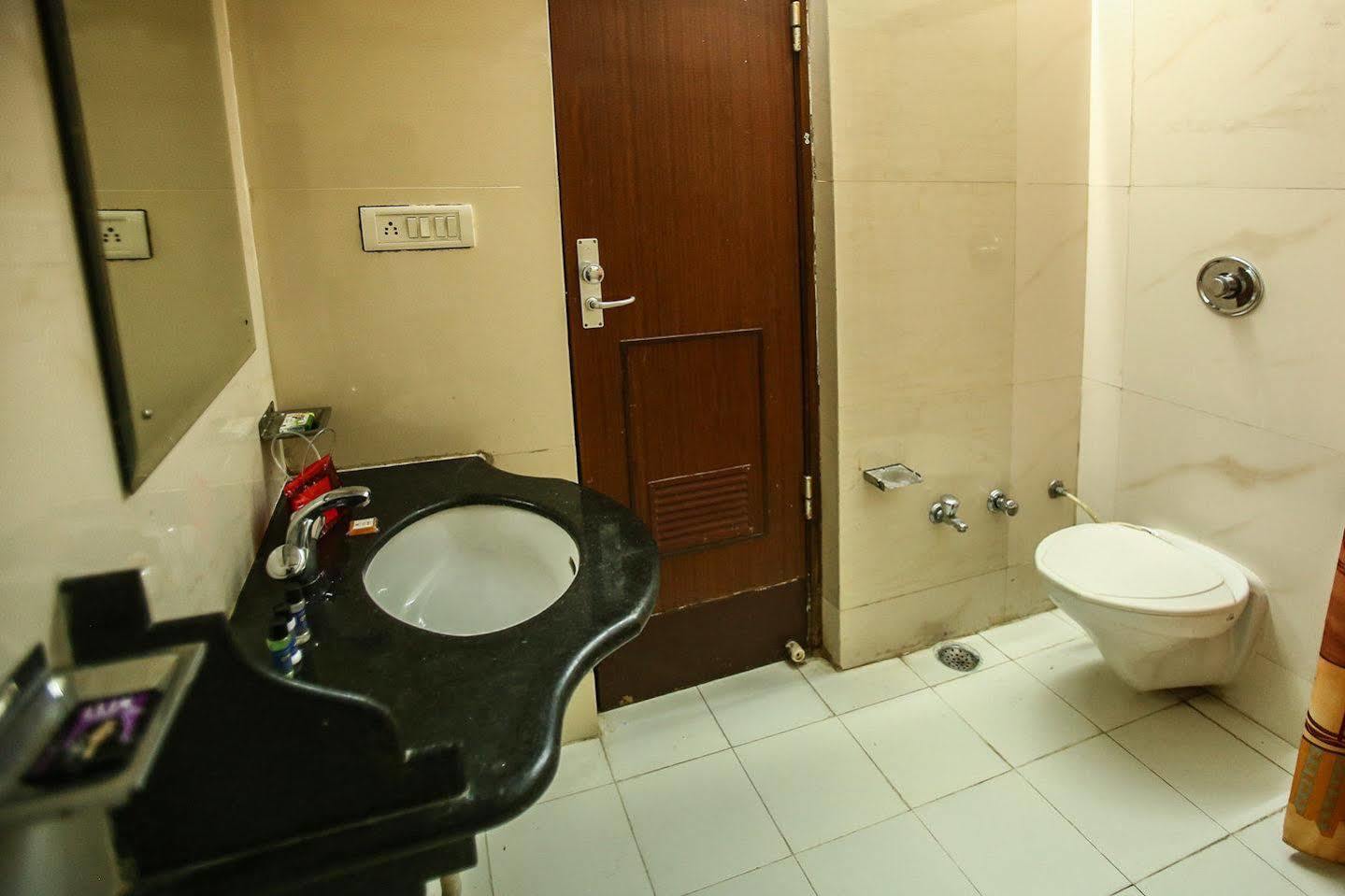 Oyo 9900 Hotel Pioneer Plaza Dźodhpur Zewnętrze zdjęcie