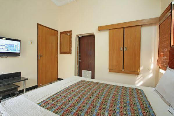 Oyo 9900 Hotel Pioneer Plaza Dźodhpur Zewnętrze zdjęcie