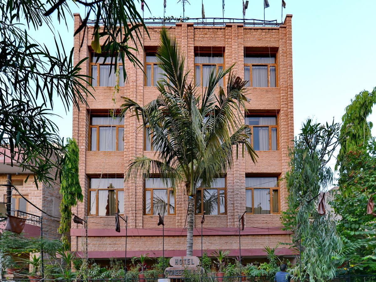 Oyo 9900 Hotel Pioneer Plaza Dźodhpur Zewnętrze zdjęcie
