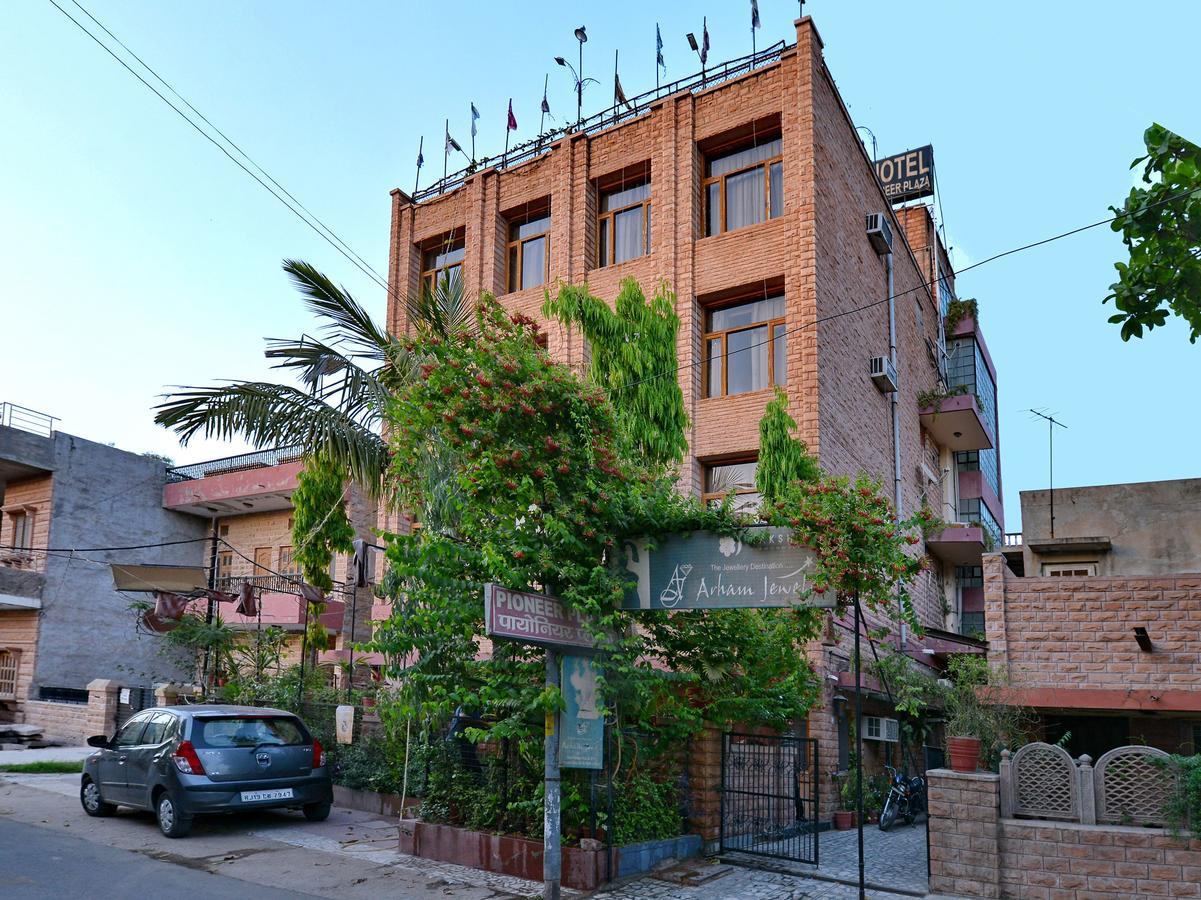 Oyo 9900 Hotel Pioneer Plaza Dźodhpur Zewnętrze zdjęcie