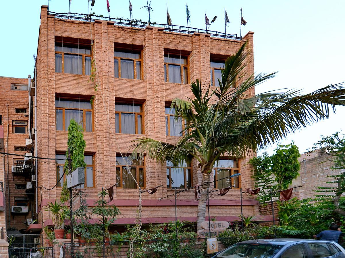 Oyo 9900 Hotel Pioneer Plaza Dźodhpur Zewnętrze zdjęcie