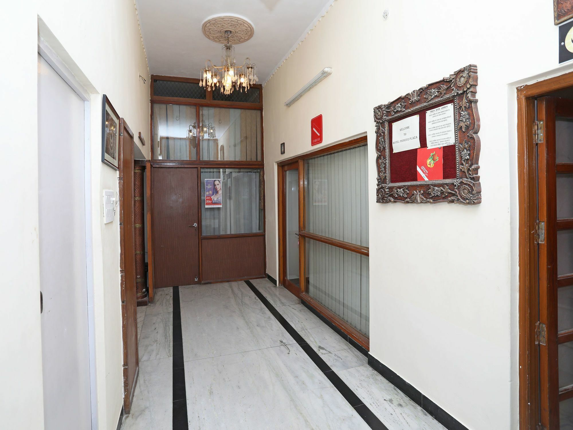 Oyo 9900 Hotel Pioneer Plaza Dźodhpur Zewnętrze zdjęcie